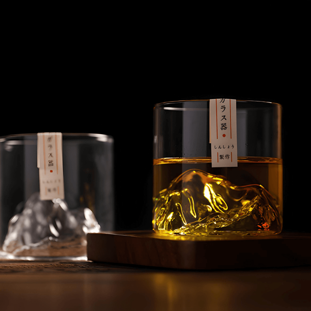 Japońska kryształowa szklanka do whisky z motywem góry Fuji