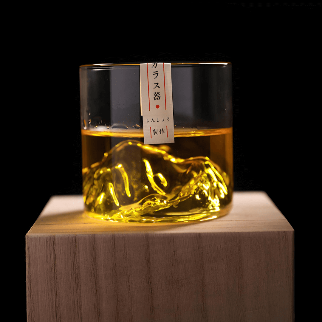 Japońska kryształowa szklanka do whisky z motywem góry Fuji