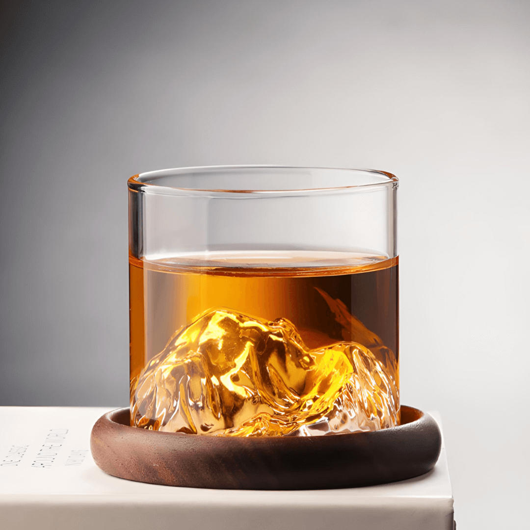 Japońska kryształowa szklanka do whisky z motywem góry Fuji