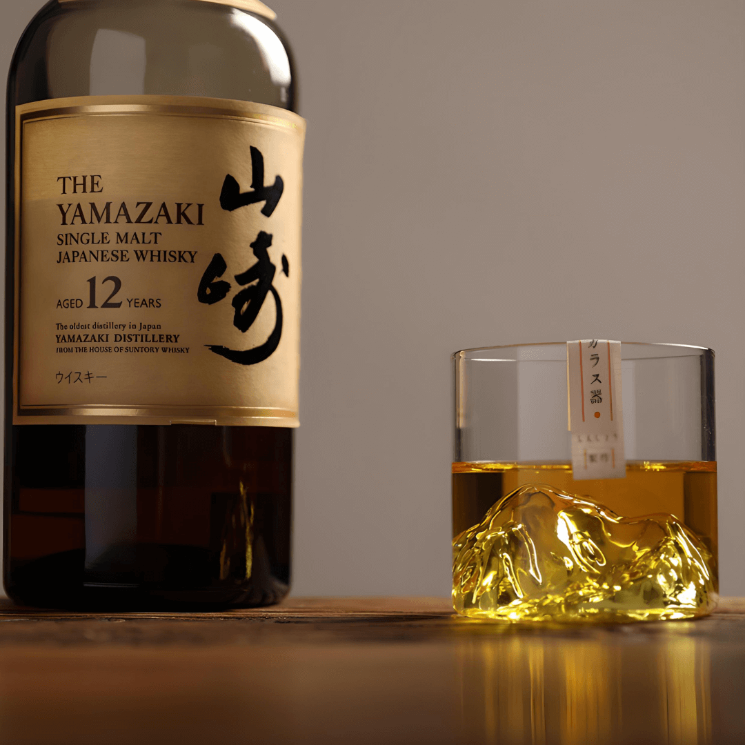 Japońska kryształowa szklanka do whisky z motywem góry Fuji