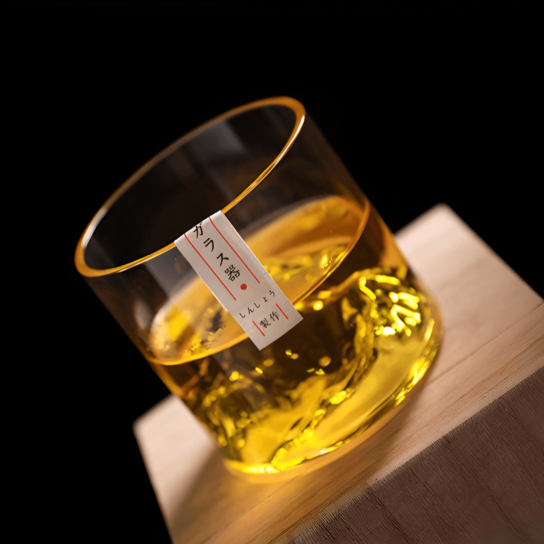 Japońska kryształowa szklanka do whisky z motywem góry Fuji