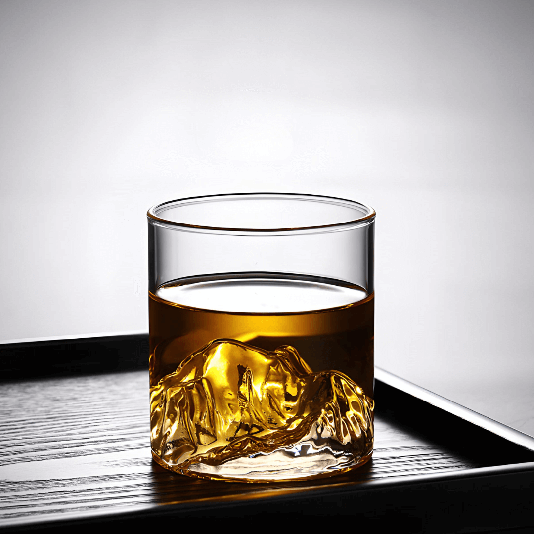 Japońska kryształowa szklanka do whisky z motywem góry Fuji